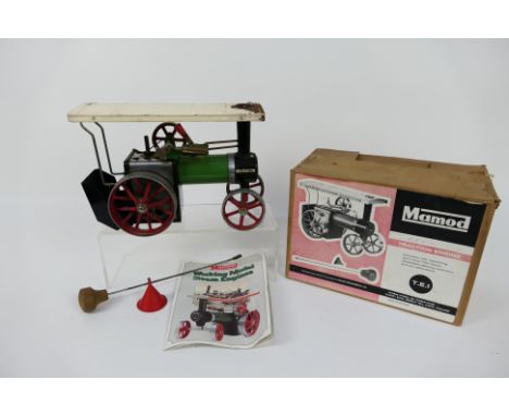 Mamod - A boxed Mamod TE1 Traction Engine. The live steam engine shows signs of use, with some rusting to canopy, and some sm