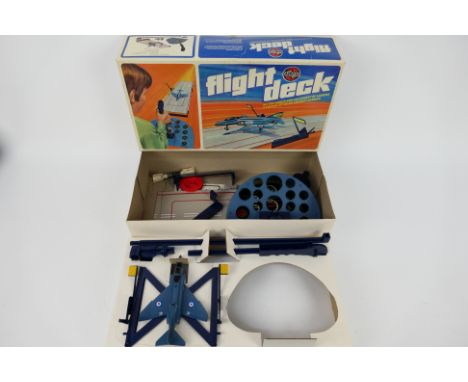 Airfix - Flight Deck. A boxed #51329-6 Flight Deck by Airfix. Item appears in Mint condition and has original instructions. p