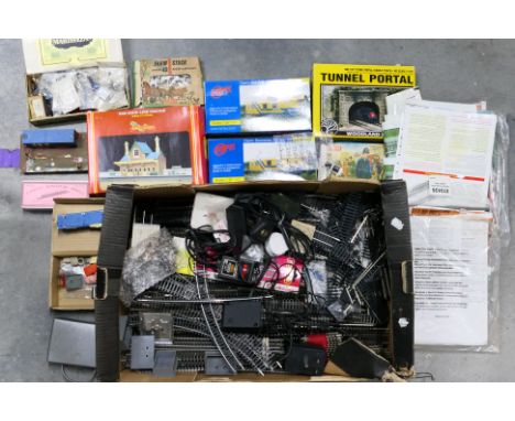 Hornby - Airfix - Ferfyx - Others - A large quantity of OO gauge railway track, plus an eclectic mix of items essential for t