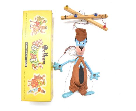 Marlborough Wilts Pelham Puppet Huckleberry Hound, boxed.Condition report:There are a few small paint flakes to the end of th