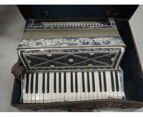 A Varsity 4 Soprani piano accordion