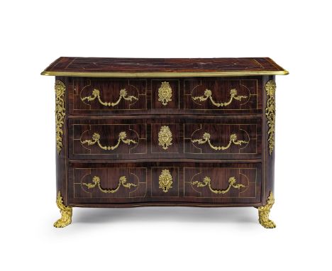 Commode, probablement Allemagne, début XVIIIe s., en placage de bois de violette et incrustations de filets de laiton, façade