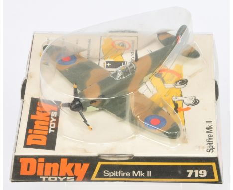 Dinky Toys 719 Spitfire Mk II, camouflage green, brown, "RAF" roundels, black with yellow tip propeller propeller, battery-op