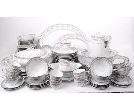 Noritake - Glenwood - An extensive late 20th century China tea and dinner service, pattern 5770, comprised of twelve cups, sa