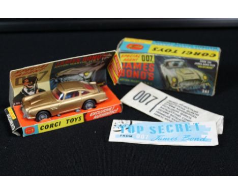 CORGI - JAMES BOND DB5 - A boxed 261 Corgi toy, contains passenger and documents, sleeve, box fair/good, car good/v.good one 