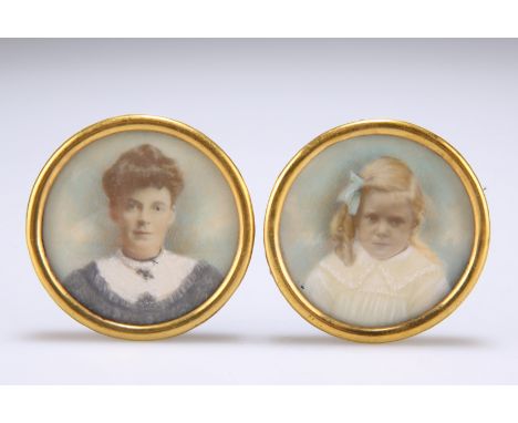 A PAIR OF EARLY 20TH CENTURY PORTRAIT MINIATURES ON IVORY,&nbsp;circular, in gilt frames.&nbsp;Diameter 4cm