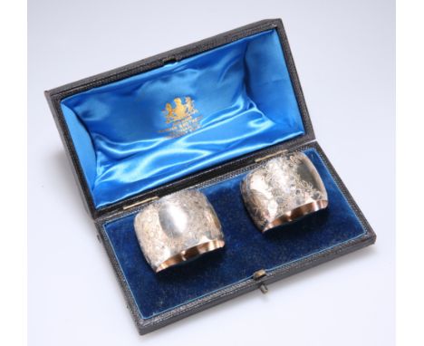 A PAIR OF VICTORIAN ENGRAVED SILVER NAPKIN RINGS,&nbsp;Mappin Brothers, Sheffield 1893, cased. 1.6 troy ouncesThe absence of 