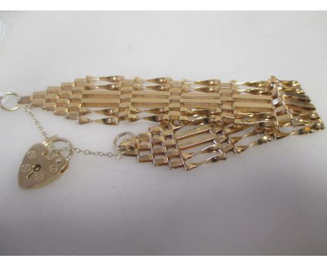 A six bar gate bracelet, hallmarked for 9ct to heart shaped padlock clasp and jump ring, London 2004, 12.9g  
