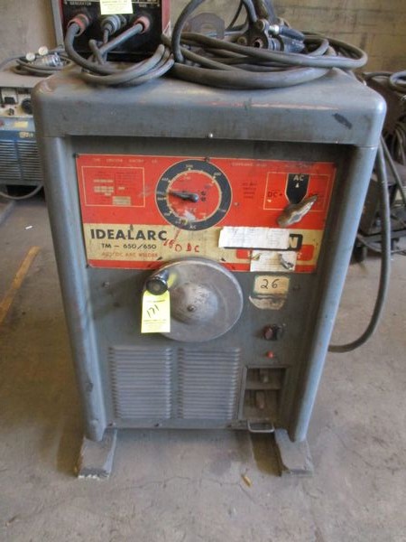 LINCOLN IDEALARC TM-650/650 200 AMP AC/DC ARC WELDER