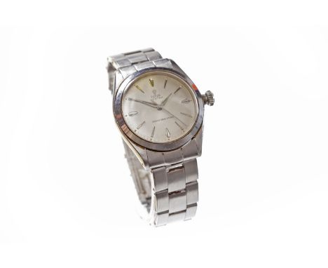 GENTLEMAN'S TUDOR OYSTER STAINLESS STEEL MANUAL WIND WRIST WATCH the round silver coloured dial with applied baton and arrowh