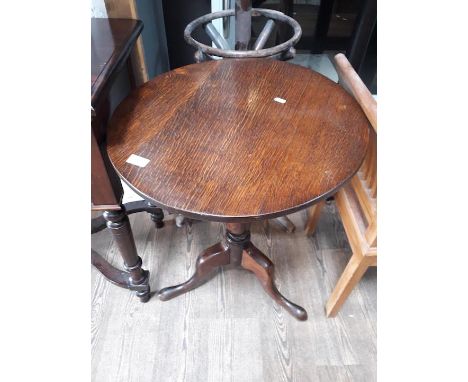 A Georgian oak tripod table on pad feet 