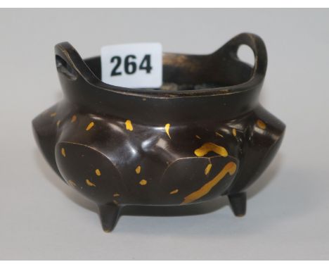 A gilt splashed bronze censer D. 11cm