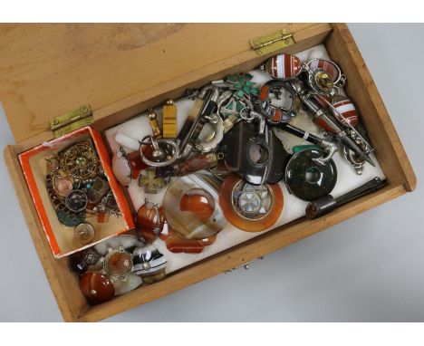 A gypsy set gold and diamond ring, a gold, pearl and peridot pendant and other mixed jewellery including agate etc.