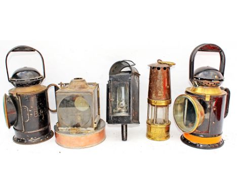 Lamp assortment comprising; BR(M) Gauge Glass; BR(W) Signal Lamp Interior; BR(W) brass collar 3 aspect complete; BR(W) 4 aspe