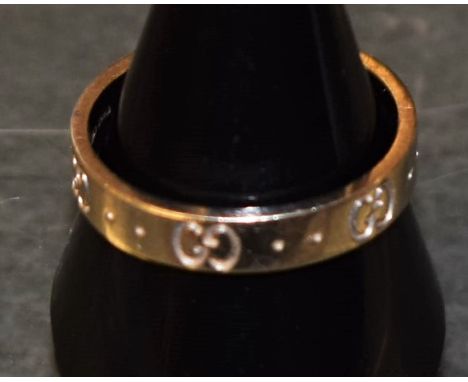 A Gucci Icon design 18ct white gold wedding ring, stamped R GUCCI, made in italy, 750, 19, 2337AL size R, 4.2g