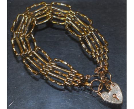 A 9ct gold gate bracelet, padlock clasp, 15.3g gross