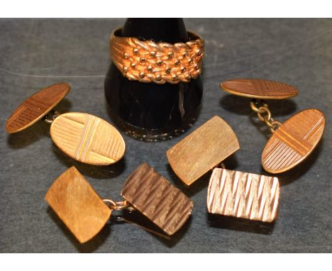 A 9ct gold signet ring, a pair of 9ct gold cufflinks, 10.6g gross;  others rolled gold (5)