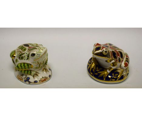 A Royal Crown Derby Toad paperweight, limited edition 768/3,500, first quality; a Royal Crown Derby paperweight Frog (2)