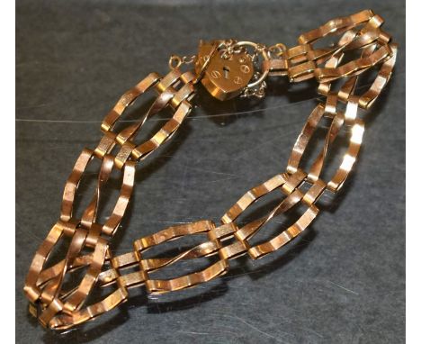A 9ct gold gate link bracelet, 6.5g