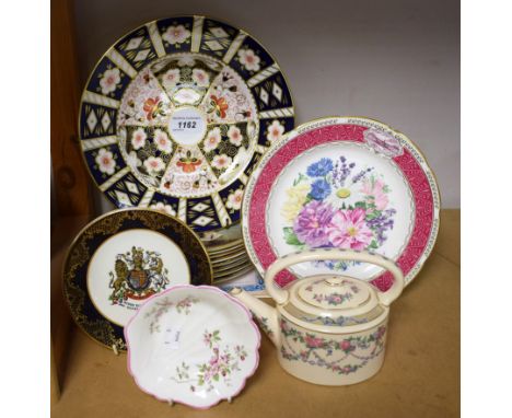 A Royal Crown Derby 2451 pattern dinner plate; Royal Worcester and other collector's plates, some with certificates; a Wedgwo