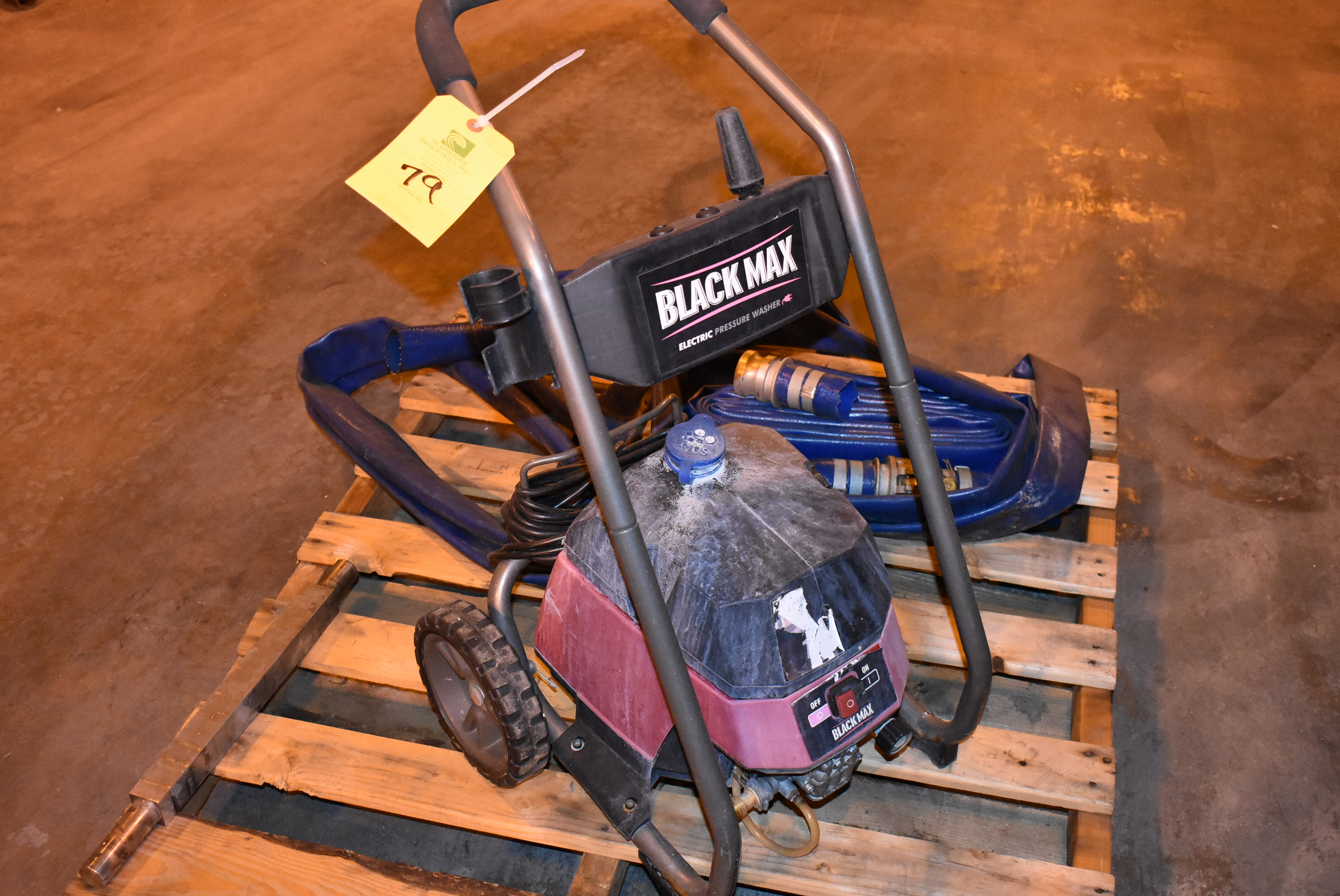 Black Max Electric Pressure Washer w/Hose