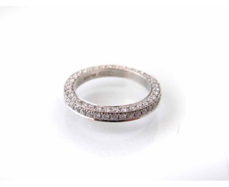 Platimum and diamond ring approx. 1ct of diamonds in total.