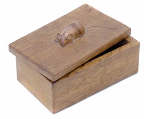 Robert "Mouseman" Thompson oak trinket box and cover, rectangular, the cover with carved mouse signature, 18.5cm wide    Cond