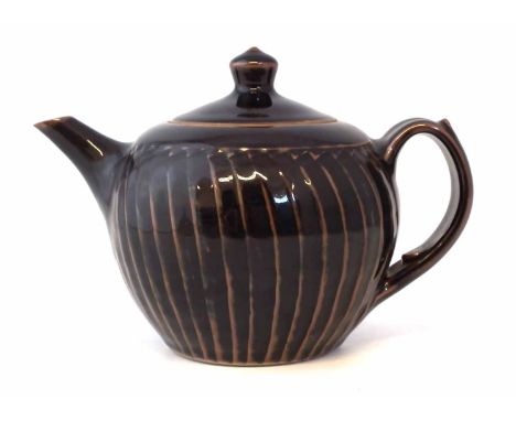 Derek Emms (1929-2004) teapot, with spiral facetted body decorated with tenmoku glaze, impressed monogram below handle, (2) 1