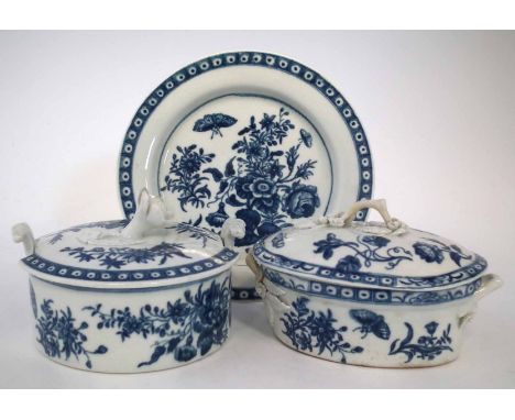 Worcester butter dish and stand and an oval lidded dish circa 1770, printed with three flower pattern in underglaze blue, cre