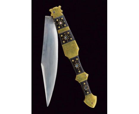 dating: circa 1900 provenance: Spain, Long and wide blade, with hollow tip with oblique borders. Brass grip with wooden plate