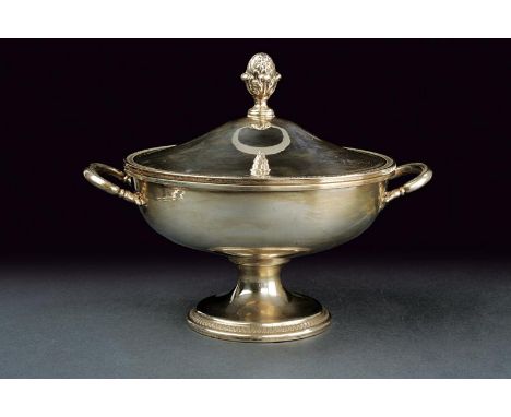 dating: First half of the 20th Century provenance: Italy, Of round shape, with two handles and decorated with bands of petals