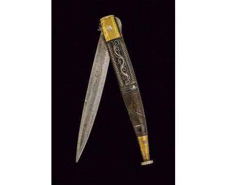 dating: first quarter of the 20th Century provenance: Avigliano, Single-edged blade, slightly engraved. Grip with horn grip s