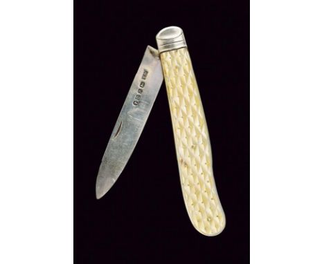 dating: 19th Century provenance: England, Silver blade with various stamps and engraving 'Lizzie'. Grip with mother-of-pearl 