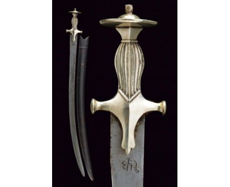 dating: 19th Century provenance: India, Curved, flat, single-and false-edged blade, in mechanic damask, base with short inscr