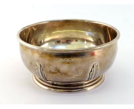 An Art Deco silver sugar bowl applied with graduated strapwork by William Neale & Son Ltd., Birmingham, 1931, 11.2 cm. diamet