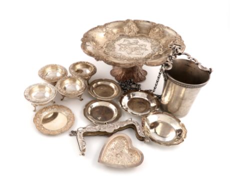 A mixed lot of silver and metalware items, comprising: an American bag mount, by Gorham, a set of four salt cellars, by Kirk 