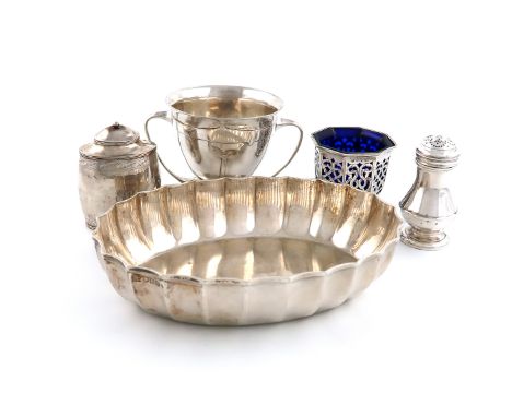 A mixed lot of silver items, comprising: an Edwardian silver fluted dish, by Heath and Middleton, London 1903, length 22.5cm,