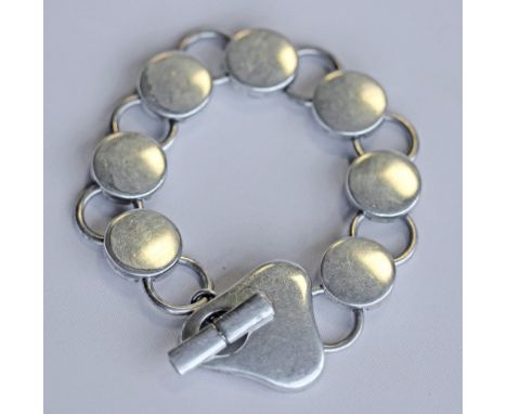 A GEORG JENSEN 925S BRACELET designed by Regitze Overgaard, number 463, circular closed and open links finishing with a lobed