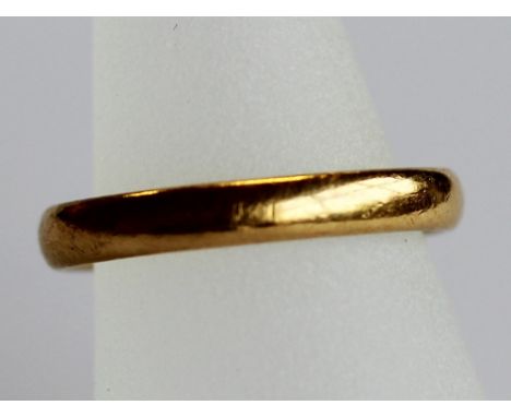 A 22CT GOLD WEDDING BAND marked 22, ring size J-K. 4grams CONDITION: Bending and fine scratches.