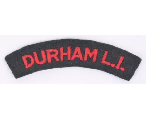 16th Battalion Durham Light Infantry Cloth Shoulder Title, red embroidered lettering on dark green cloth. Good condition. 