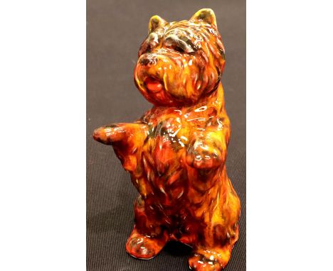 Anita Harris begging Highland Terrier signed in gold, H: 19 cm. P&P Group 2 (£18+VAT for the first lot and £3+VAT for subsequ