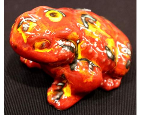 Anita Harris Toad, signed in gold, H: 12 cm. P&amp;P Group 1 (£14+VAT for the first lot and £1+VAT for subsequent lots) 