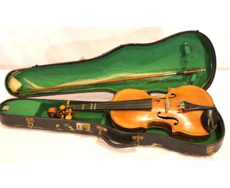 Antique T Clark of Glasgow violin with two piece back in case with bow. P&amp;P Group 3 (£25+VAT for the first lot and £5+VAT
