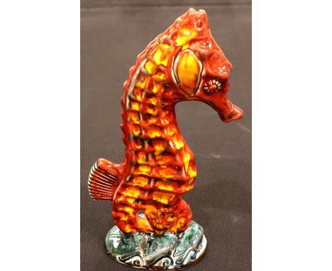 Anita Harris large Seahorse, signed in gold, H: 19 cm. P&P Group 2 (£18+VAT for the first lot and £3+VAT for subsequent lots)