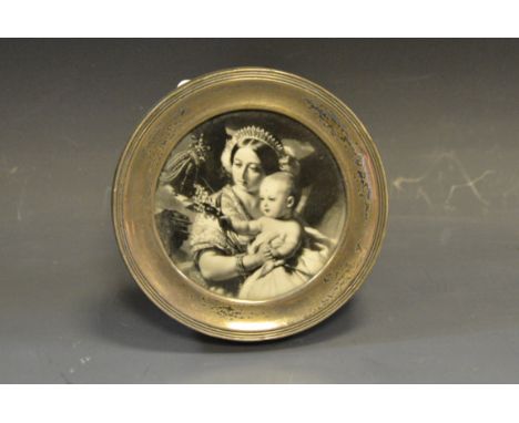 A silver circular easel photograph frame, Birmingham 1919