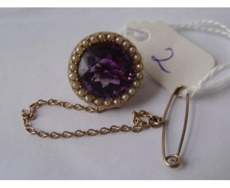 Small circular amethyst gold mounted brooch with pearl border 4.3g inc       