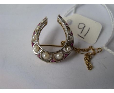 Antique gold pearl and ruby brooch 5.5g inc    