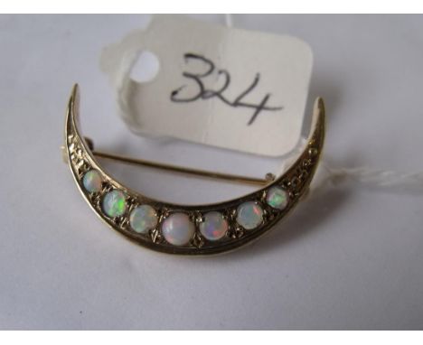 9ct opal crescent brooch 2.8g inc     