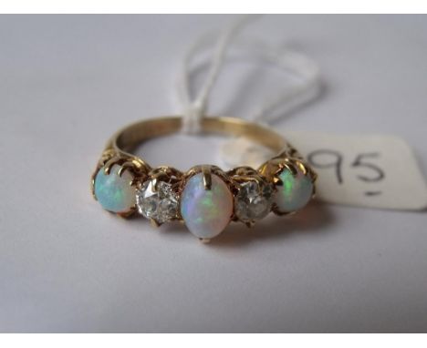 GOOD GOLD MOUNTED VINTAGE 5 STONE Opal and diamond set ring approx size 'O' 3.7g inc   