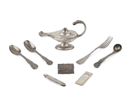 An Edwardian Scottish silver oil lamp of Roman form, with bird's head handle, by Hamilton &amp; Inches, Edinburgh 1904, 15cm 
